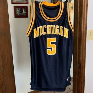 Set of Pro Pak Speedline Michigan 1994 era Jalen Rose #5 jersey and Shorts.